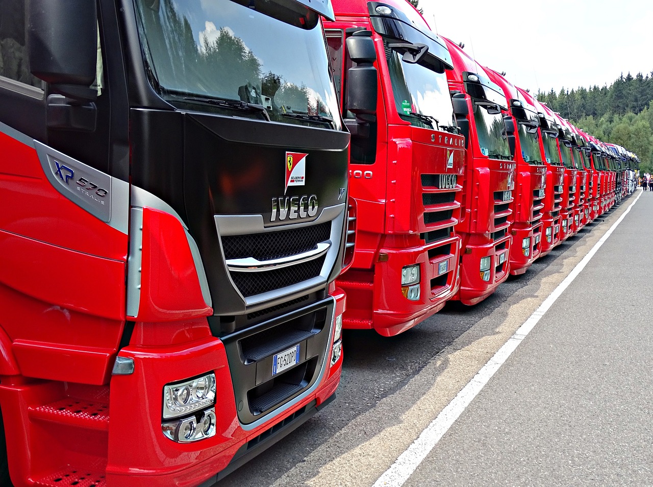 formula 1, truck, red, queue, truck, truck, truck, truck, truck-2701335.jpg